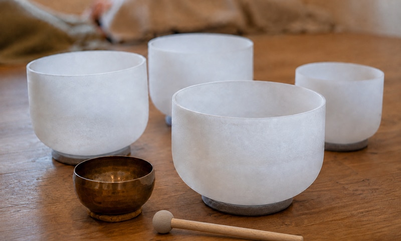 Sound Bath bowl with mallet - closeup - 800px